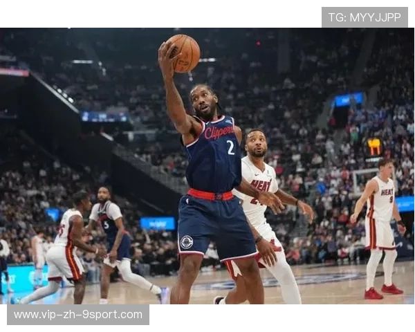 伦纳德再伤！快船赛季要提前结束？，快船正式签约伦纳德